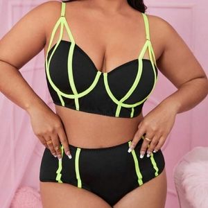 Plus size Bralette and panty set NWOT
